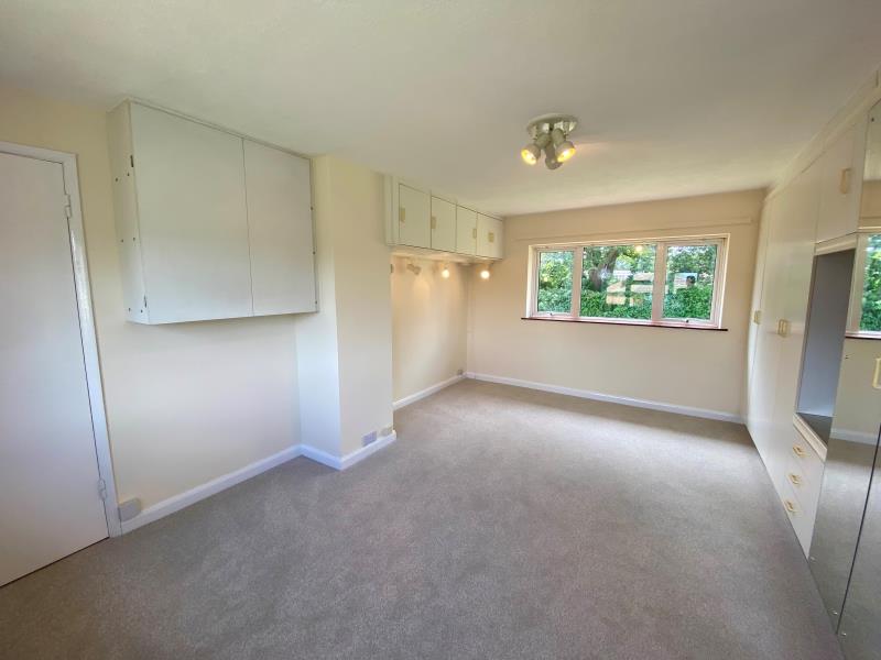 House Orchard Close in Rushmoor