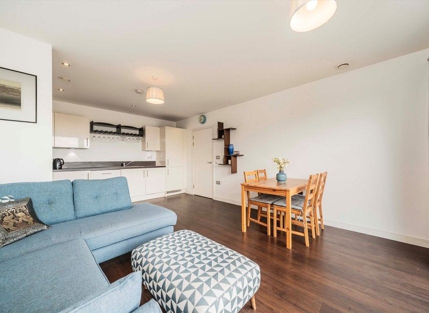 Flat Yeoman Street in Greater London