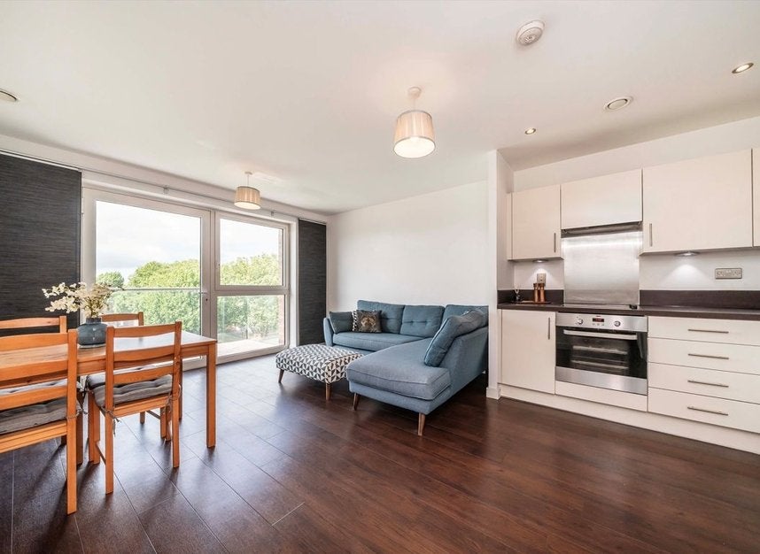 Flat Yeoman Street in Greater London