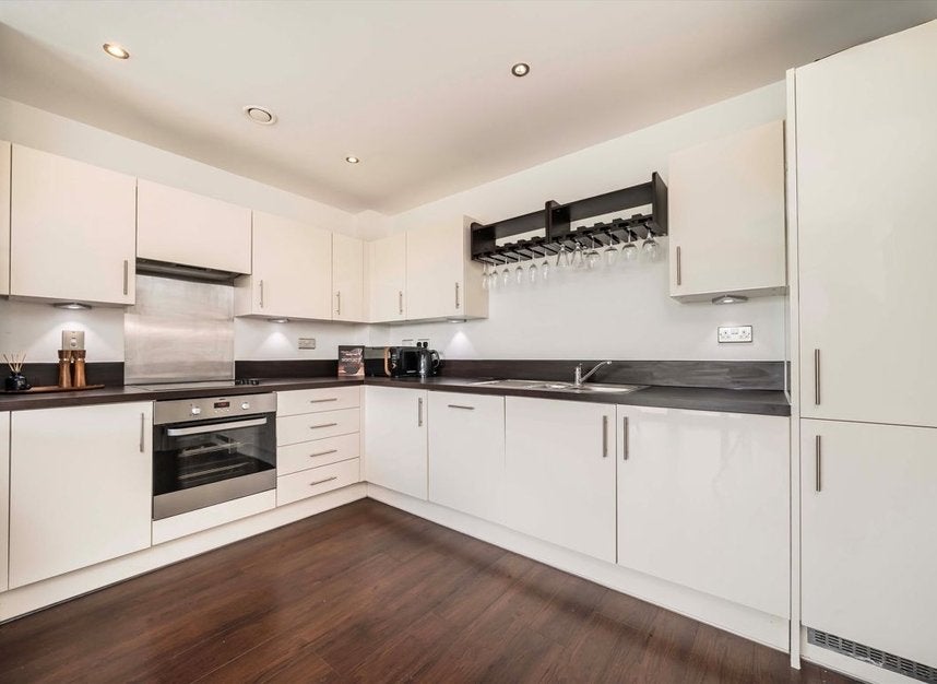 Flat Yeoman Street in Greater London