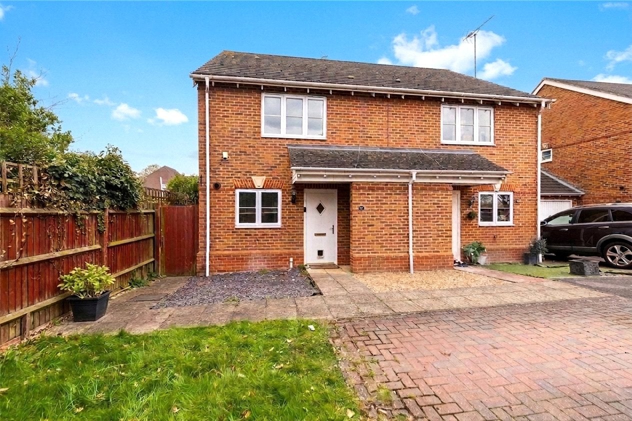 House Little Horse Close in Reading