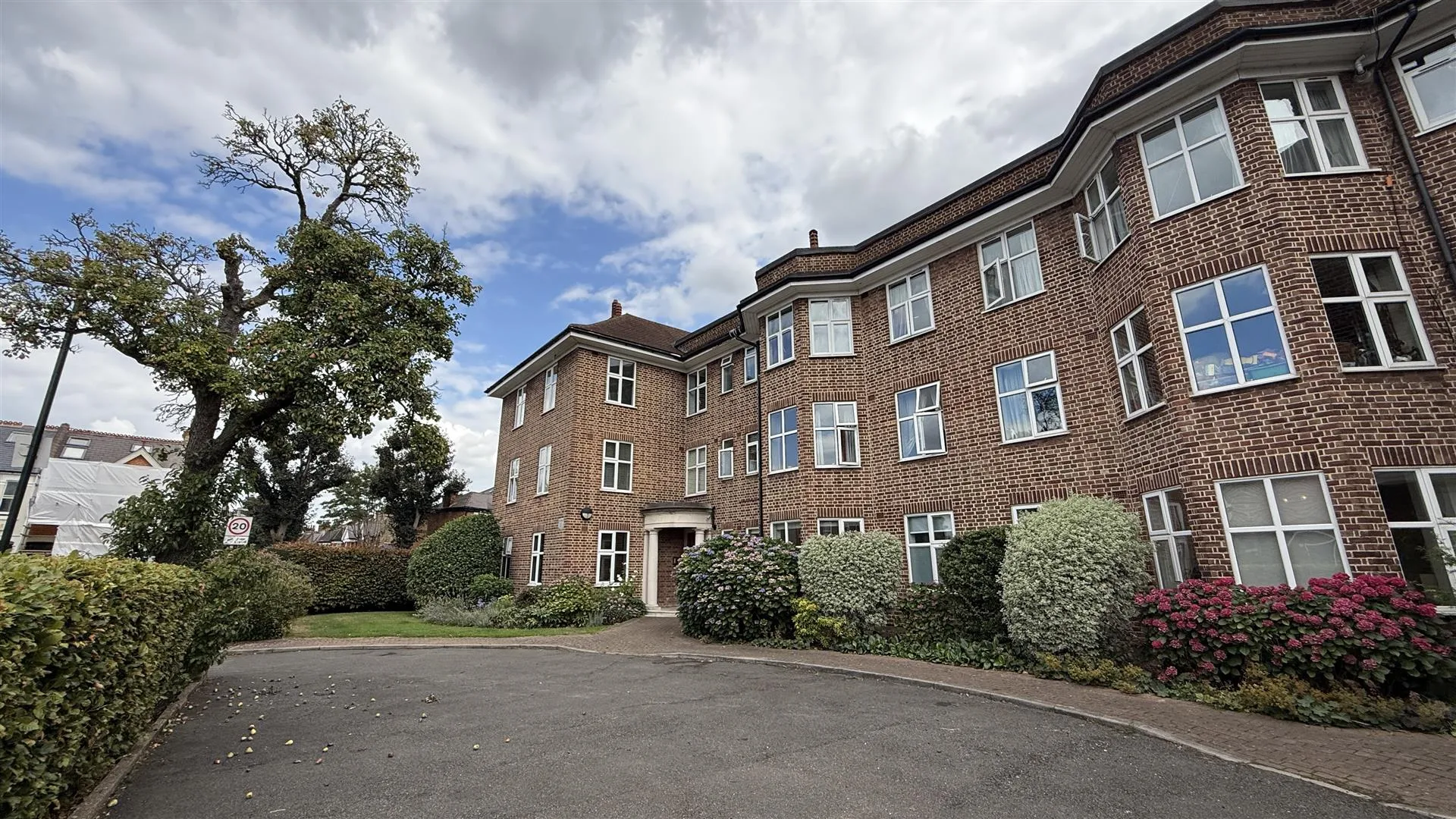 Flat Heathfield South in Greater London