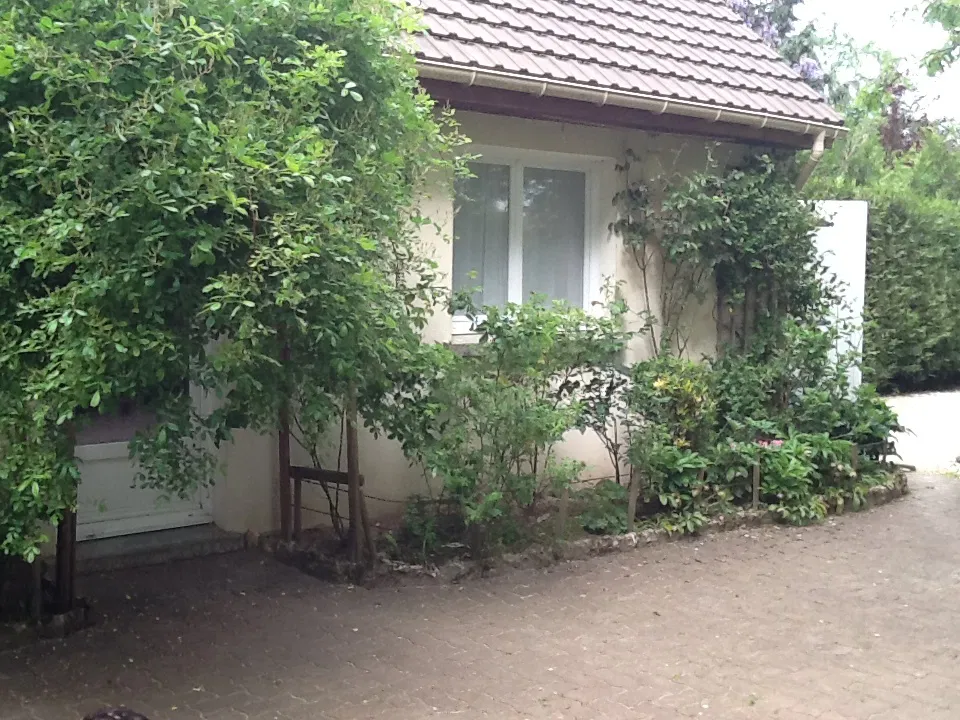House Rue des Pâtis in Saint-Rémy-l'Honoré
