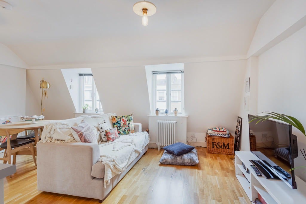 Flat Charlotte Street in Greater London