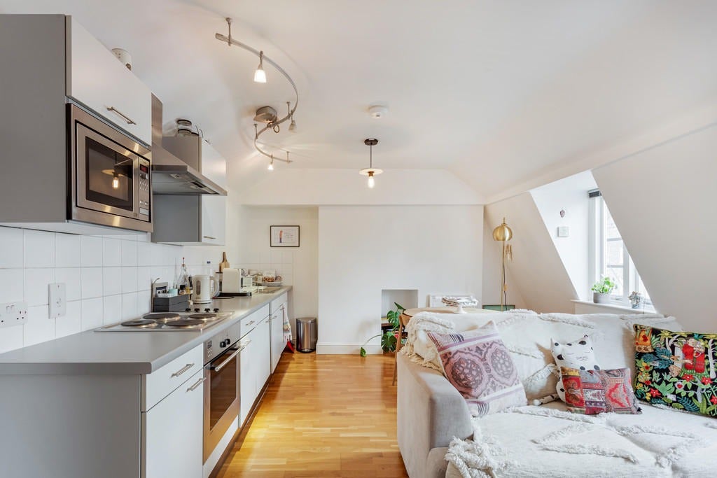 Flat Charlotte Street in Greater London