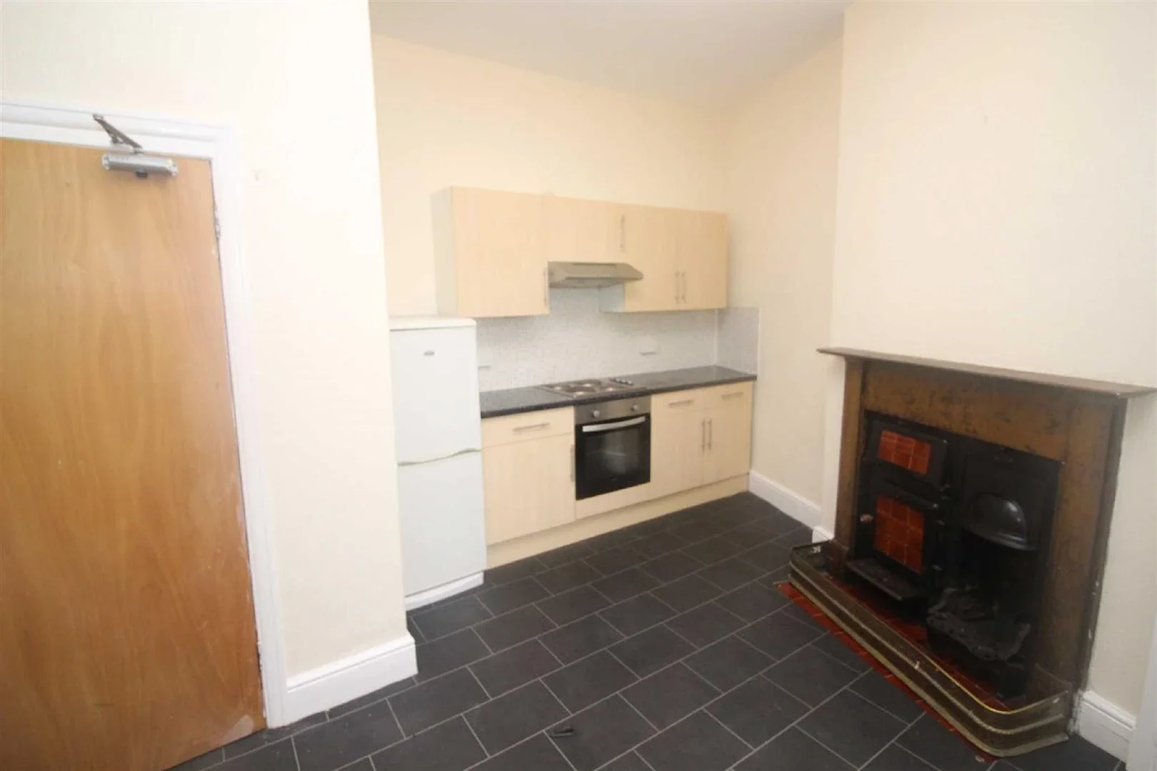 Flat Stanwell Road in Penarth