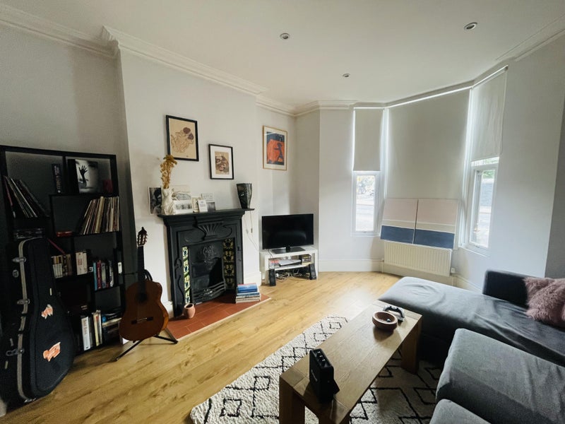 Room Palmerston Road in Greater London