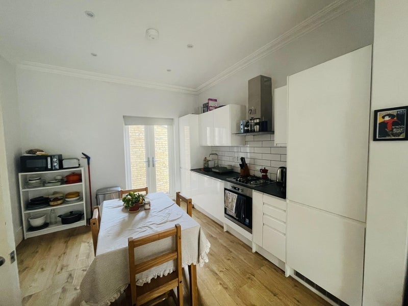 Room Palmerston Road in Greater London