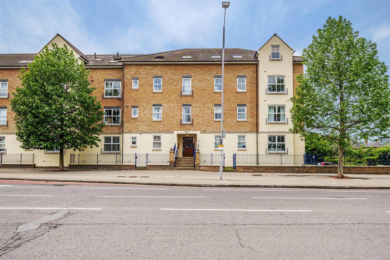 Flat Richmond Road in Greater London