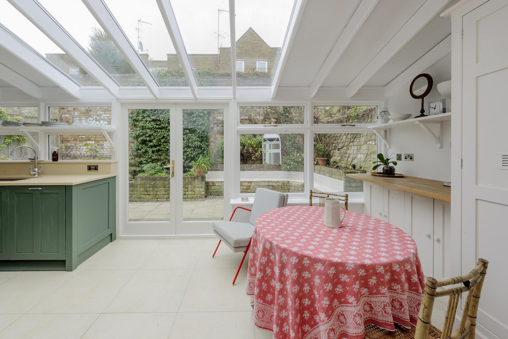 House Avondale Park Gardens in Greater London
