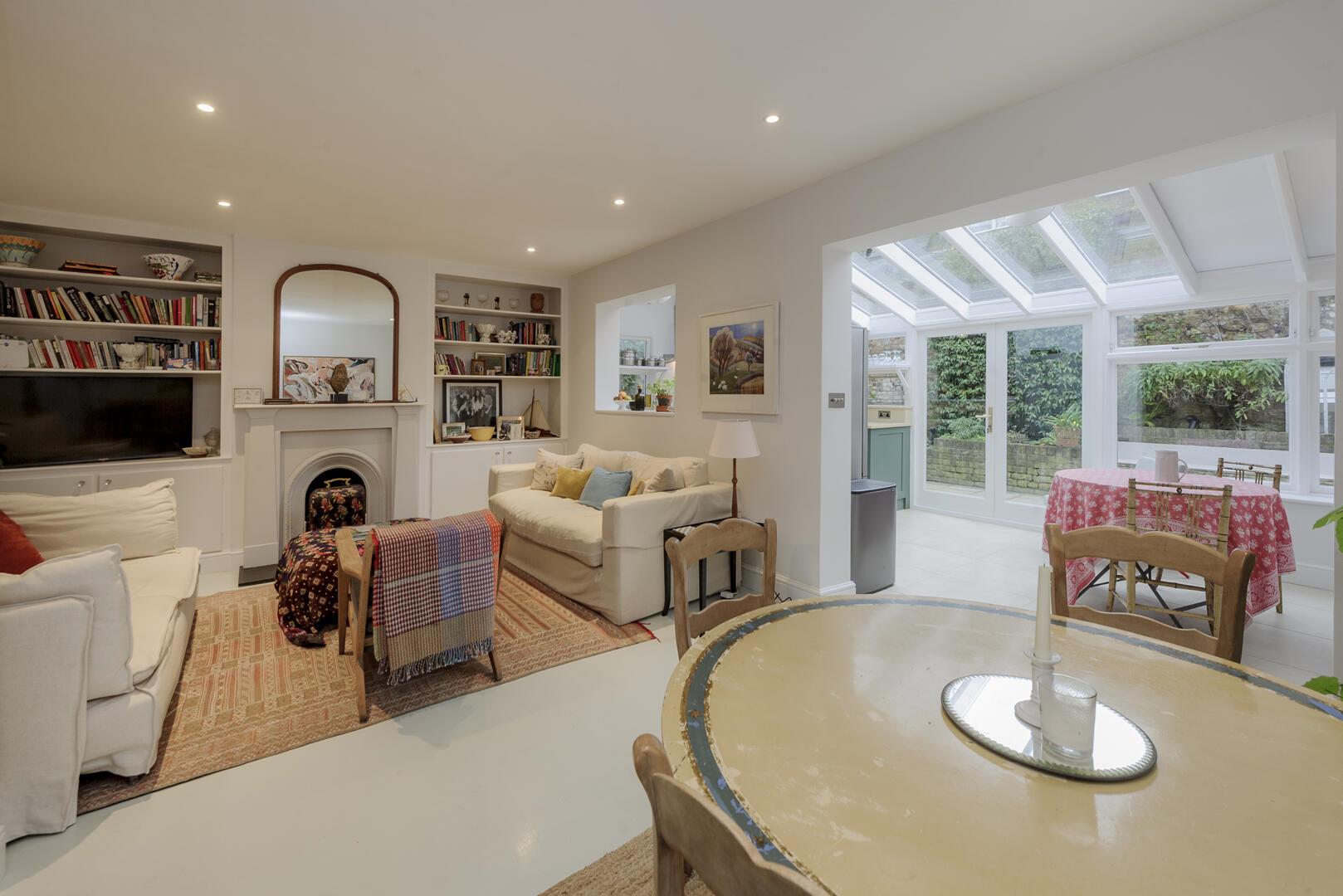 House Avondale Park Gardens in Greater London