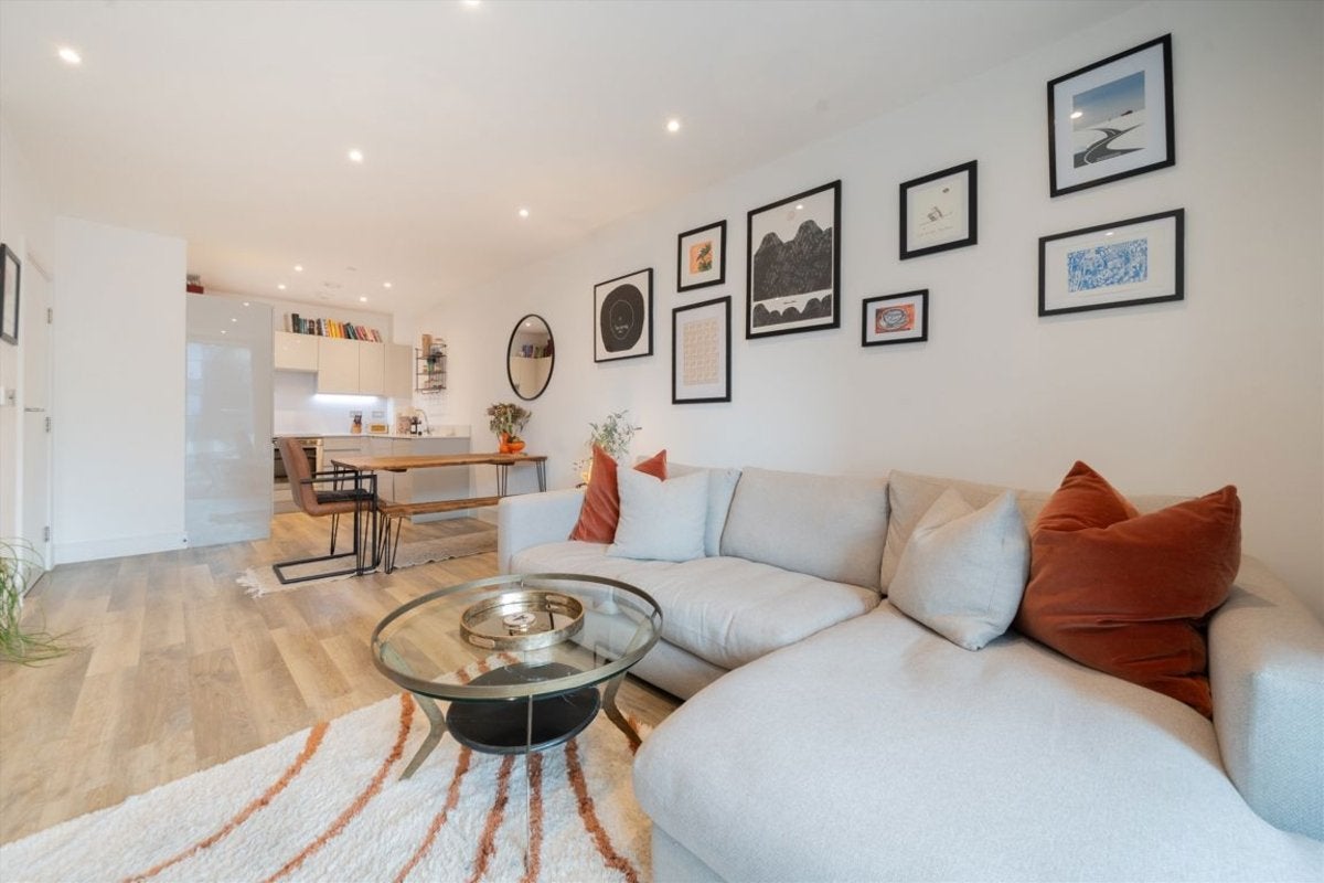 Flat Bridges Court in Greater London