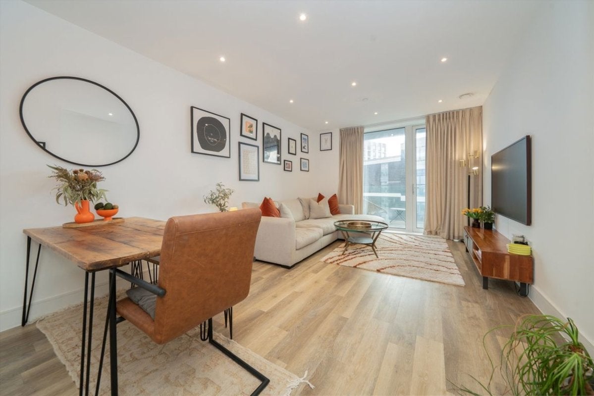 Flat Bridges Court in Greater London