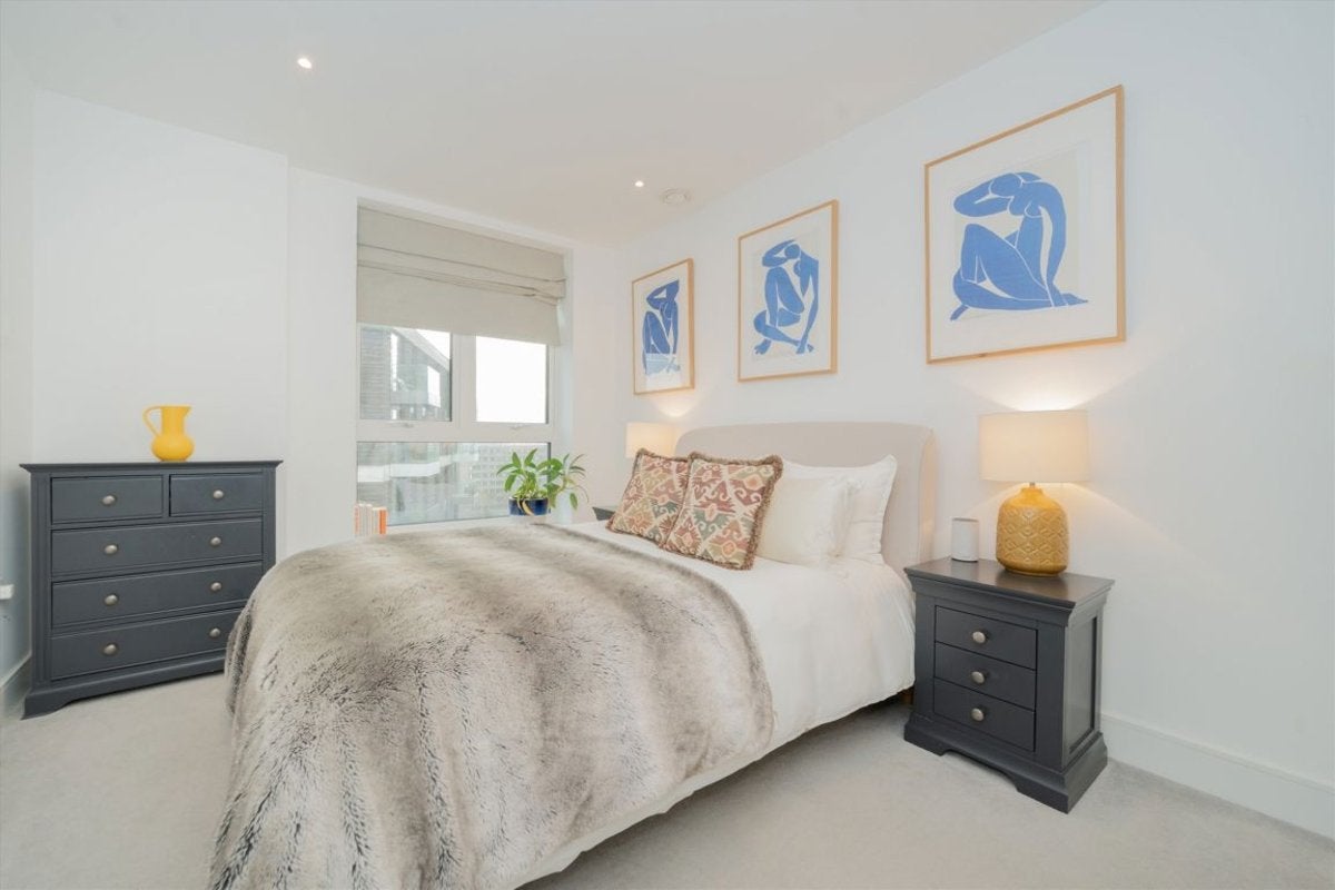 Flat Bridges Court in Greater London
