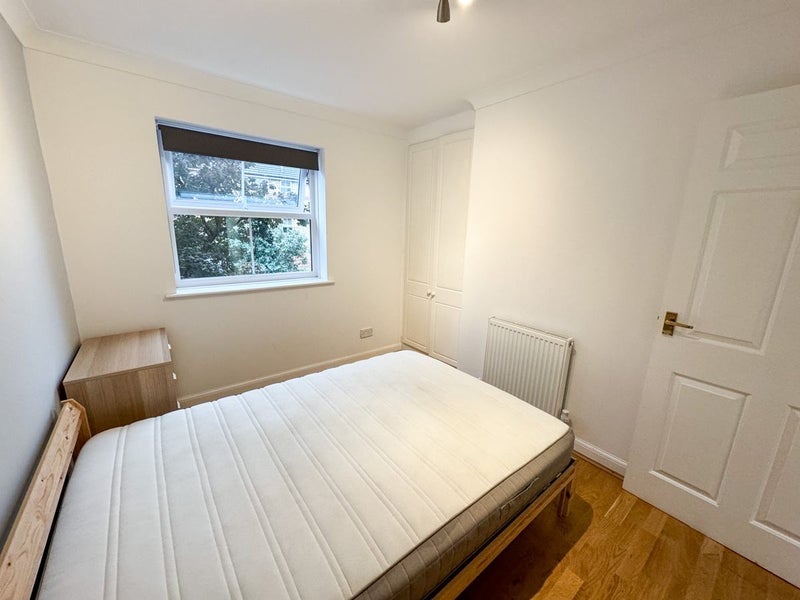 Room Collard Place in Greater London