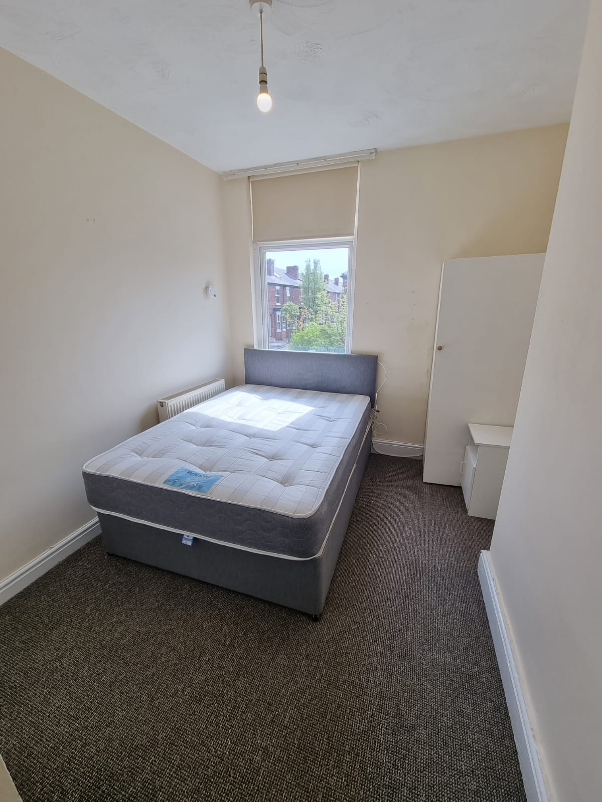 Flat Davenport Avenue in Manchester