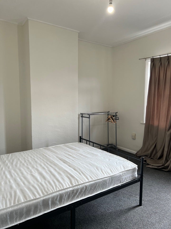 Room Old Shoreham Road in Hove