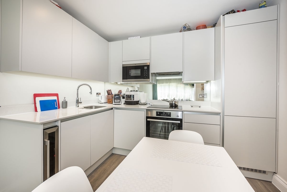 Flat Hampton Road in Greater London
