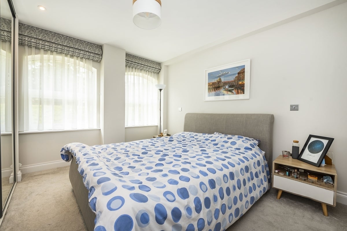 Flat Hampton Road in Greater London