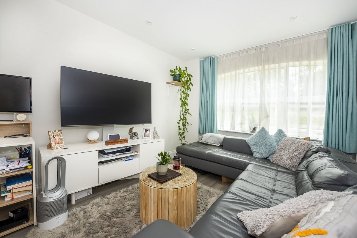 Flat Hampton Road in Greater London