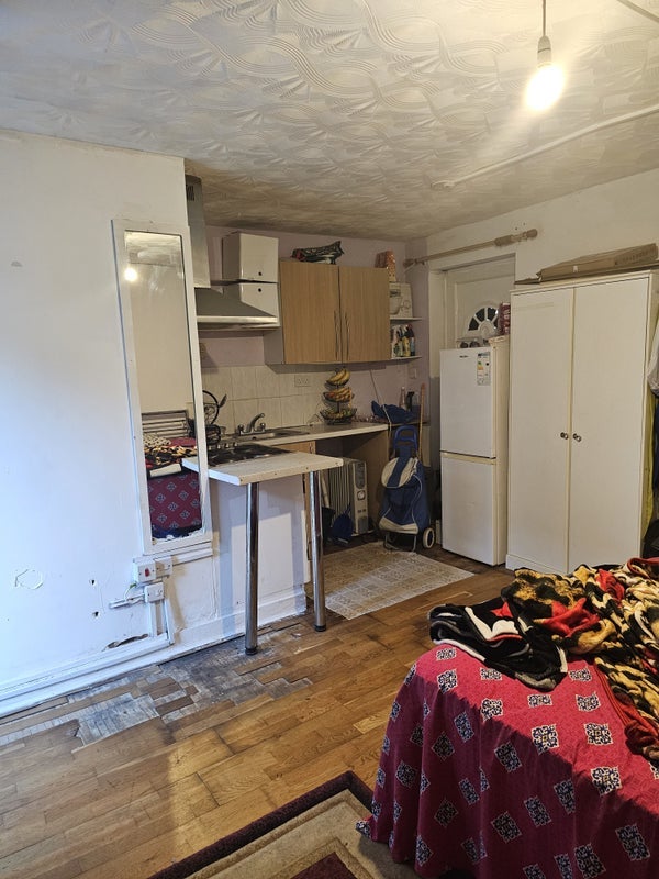Room Petersfield Avenue in Slough
