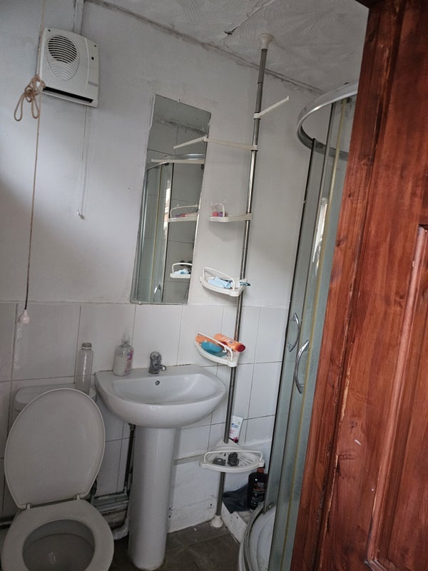 Room Petersfield Avenue in Slough