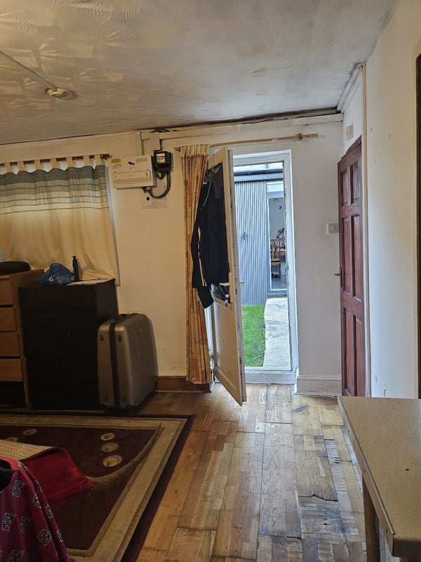 Room Petersfield Avenue in Slough