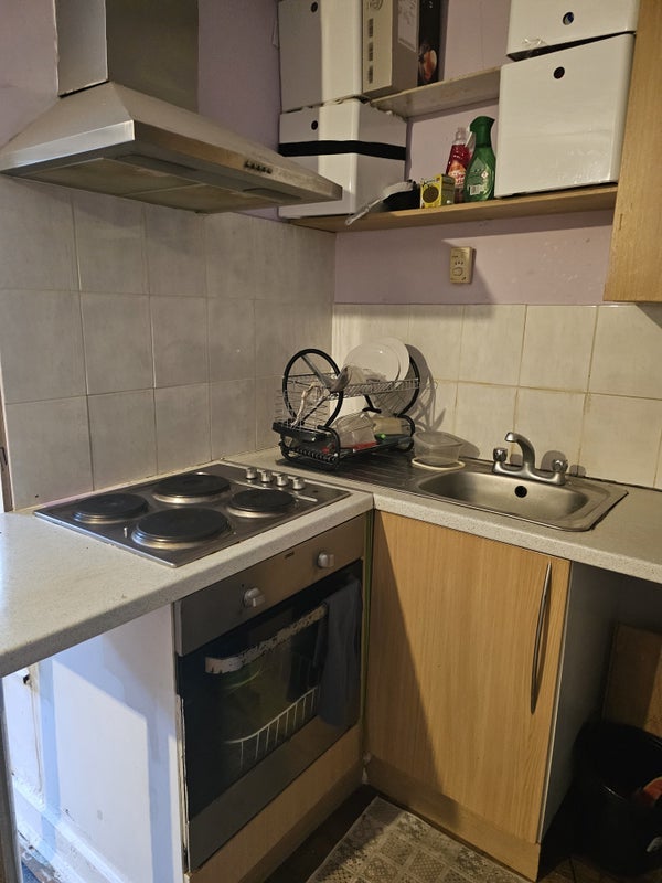 Room Petersfield Avenue in Slough