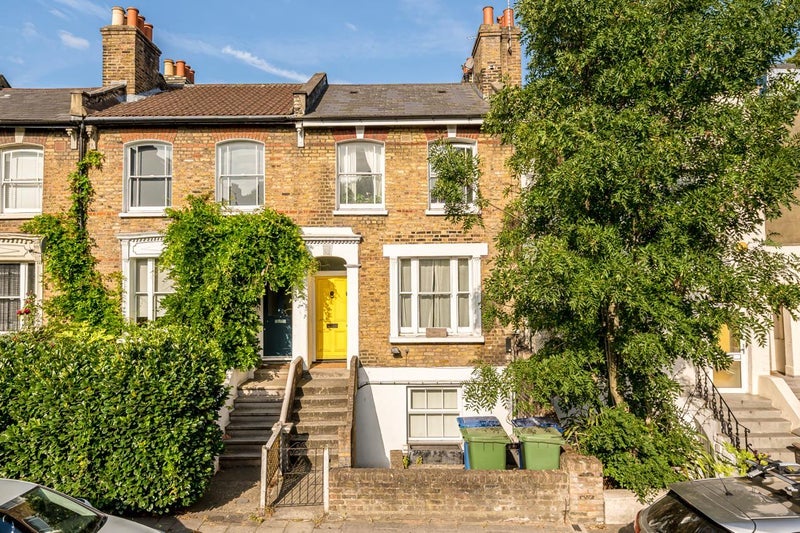 Room Lausanne Road in Greater London