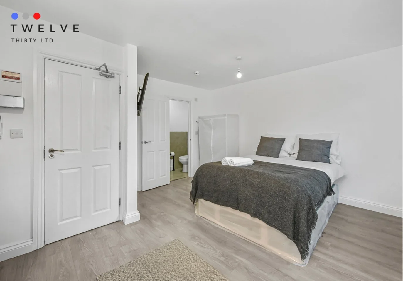 Room King's Road in Greater London