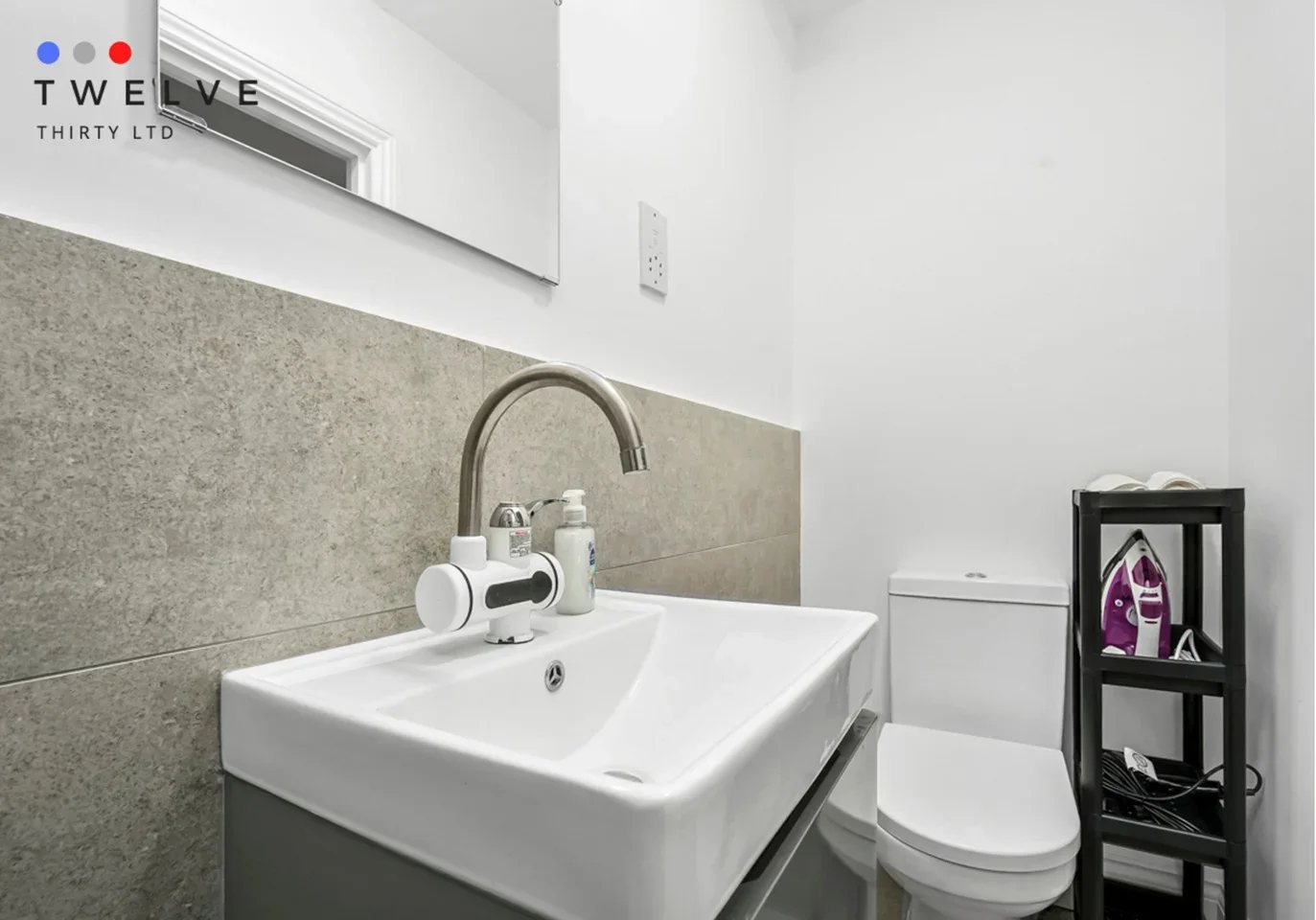 Room King's Road in Greater London