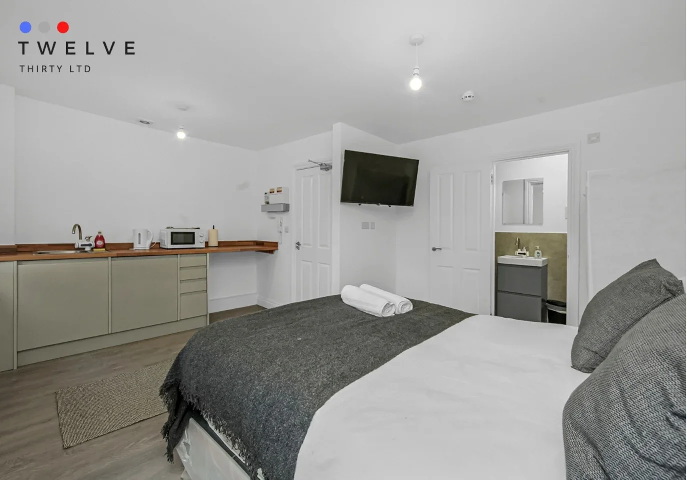 Room King's Road in Greater London