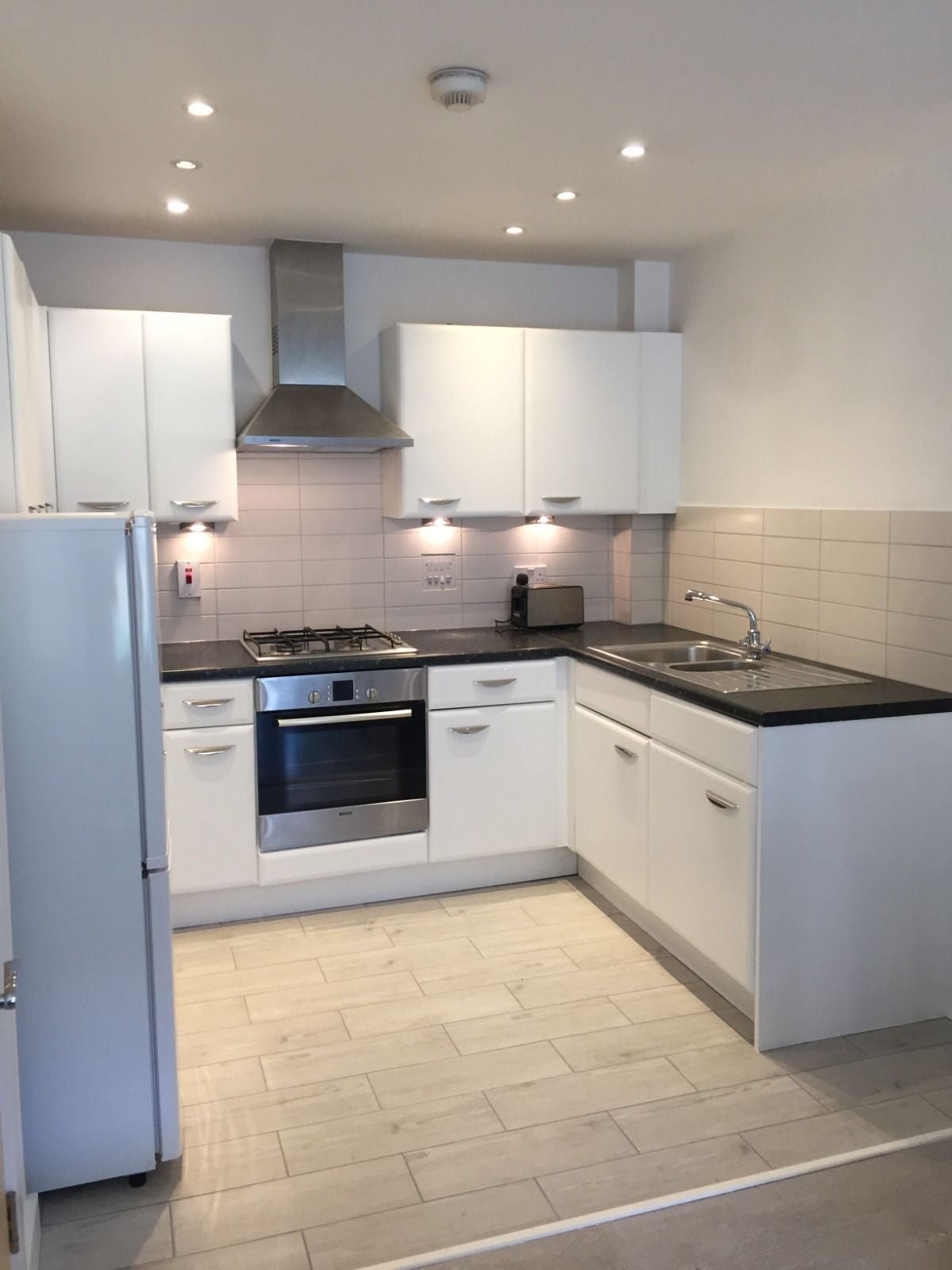Flat Taywood Road in Greater London