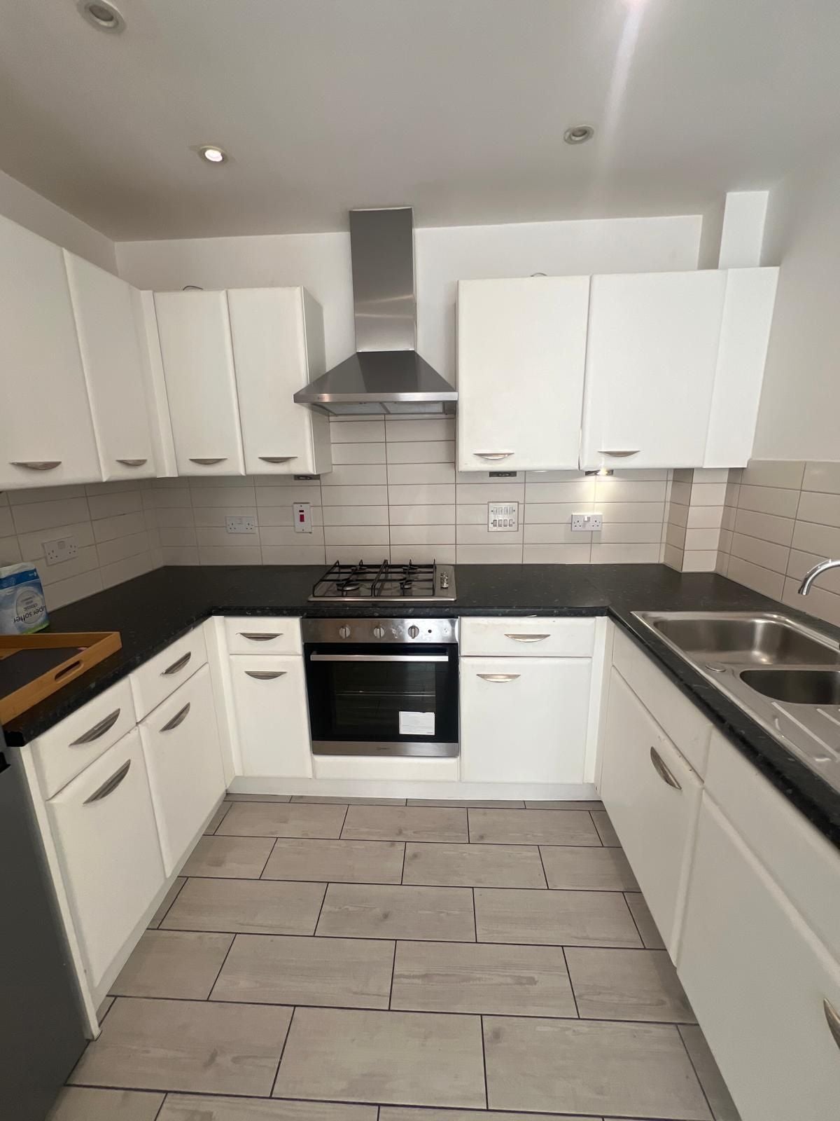 Flat Taywood Road in Greater London
