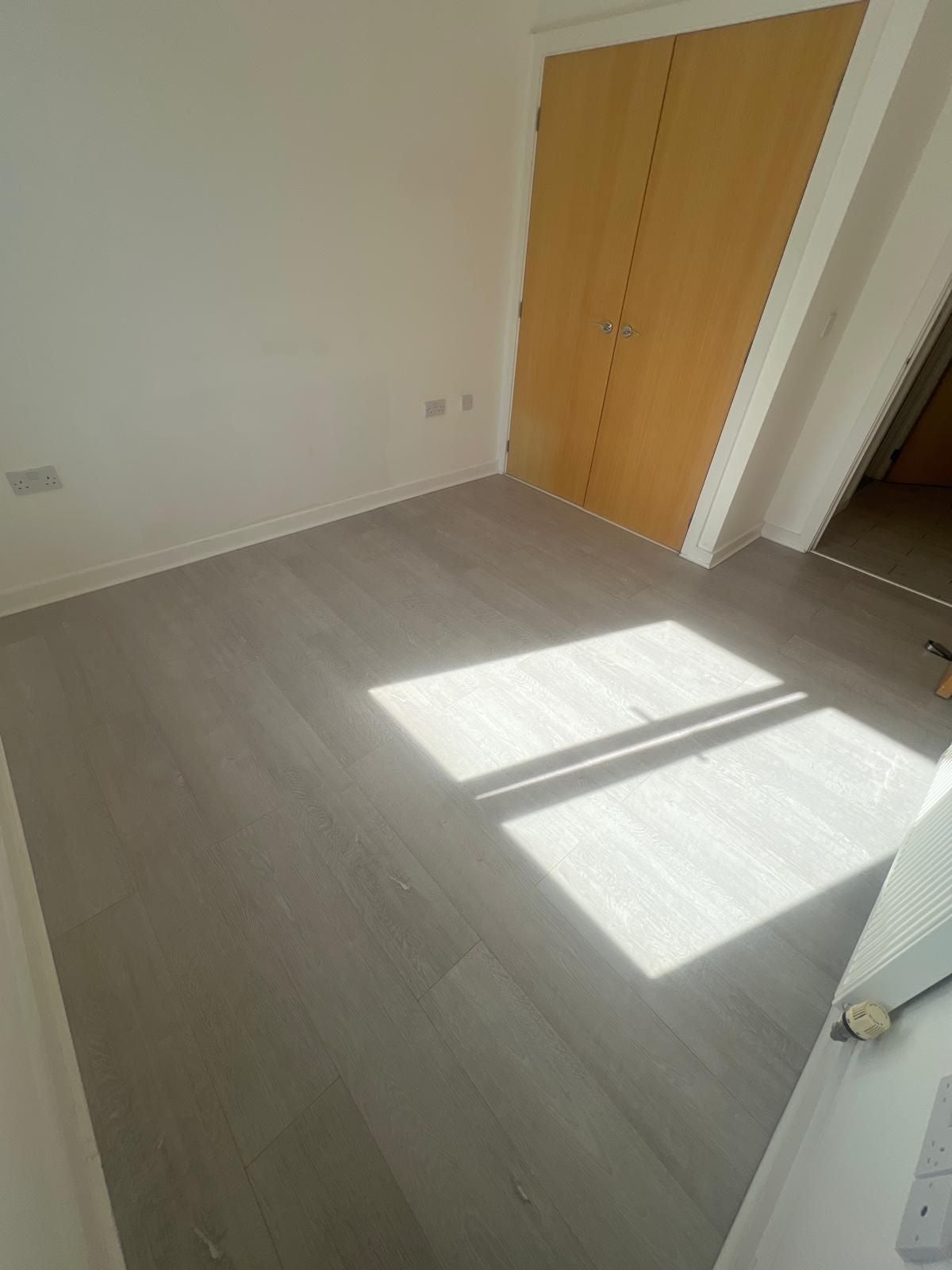 Flat Taywood Road in Greater London