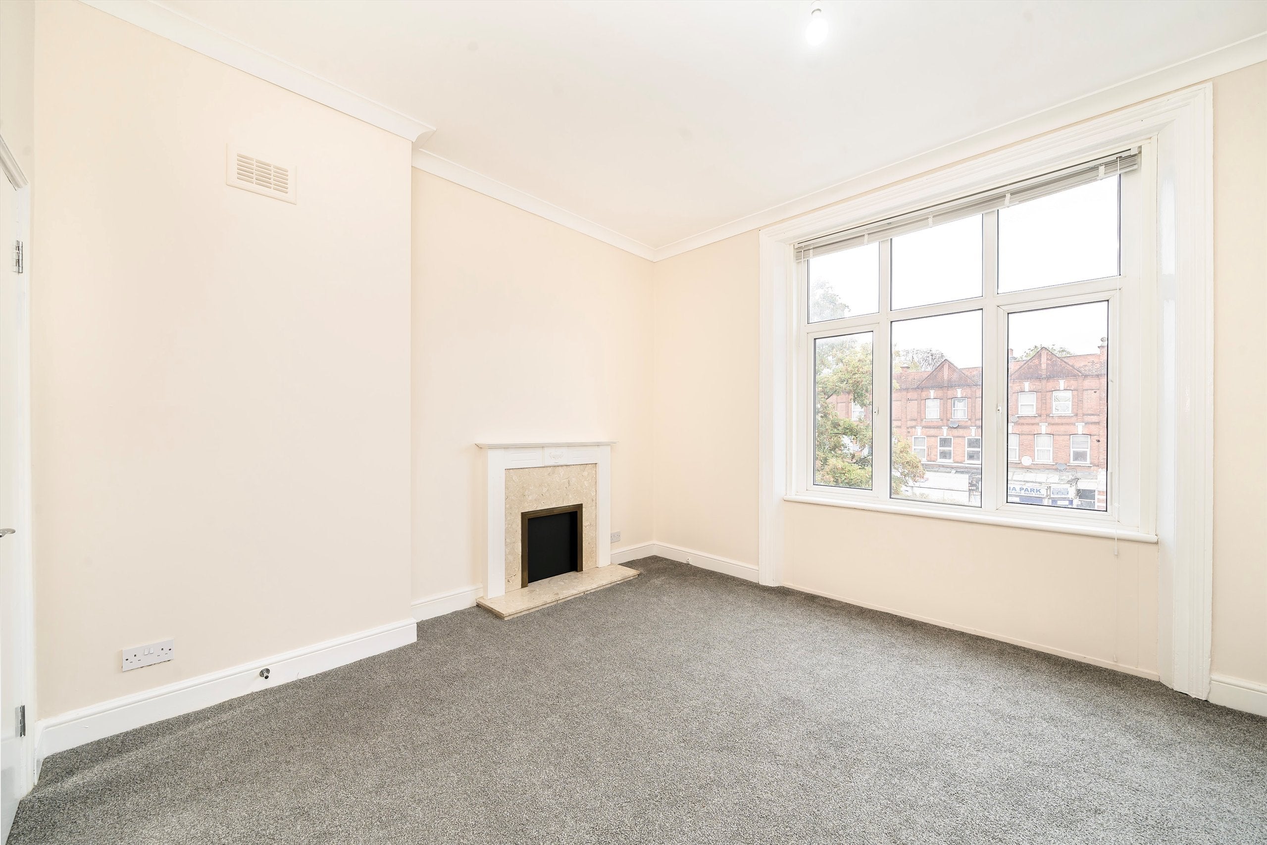 Flat Lee High Road in Greater London