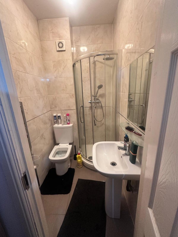 Room Courtyard Close in Charnwood