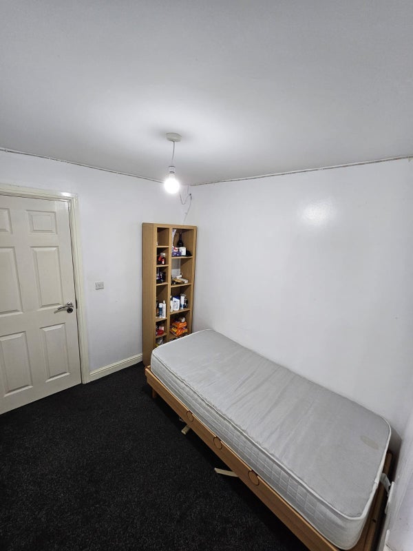 Room Courtyard Close in Charnwood