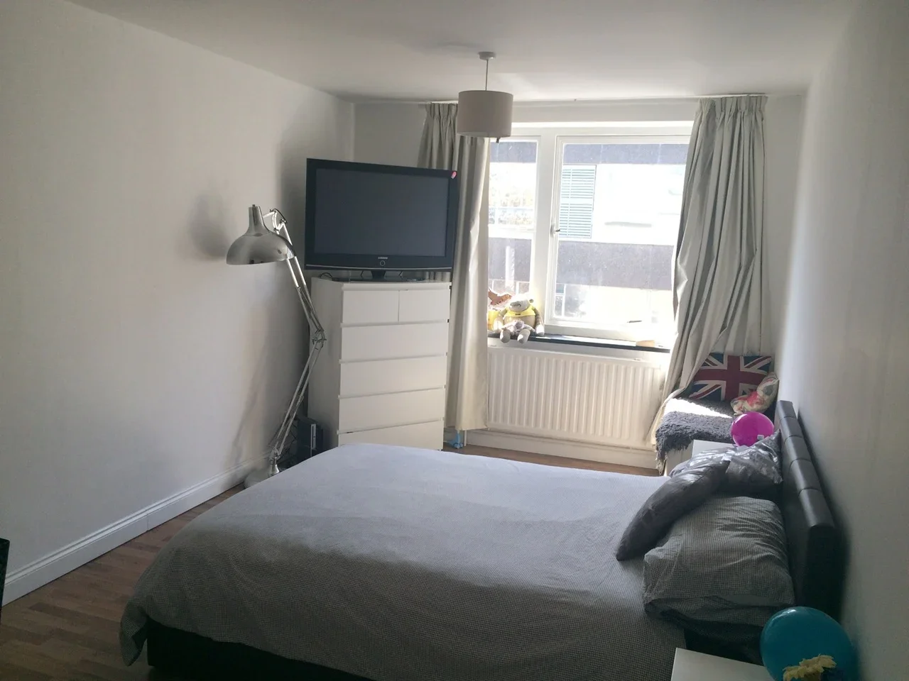 Flat Kennings Way in Greater London