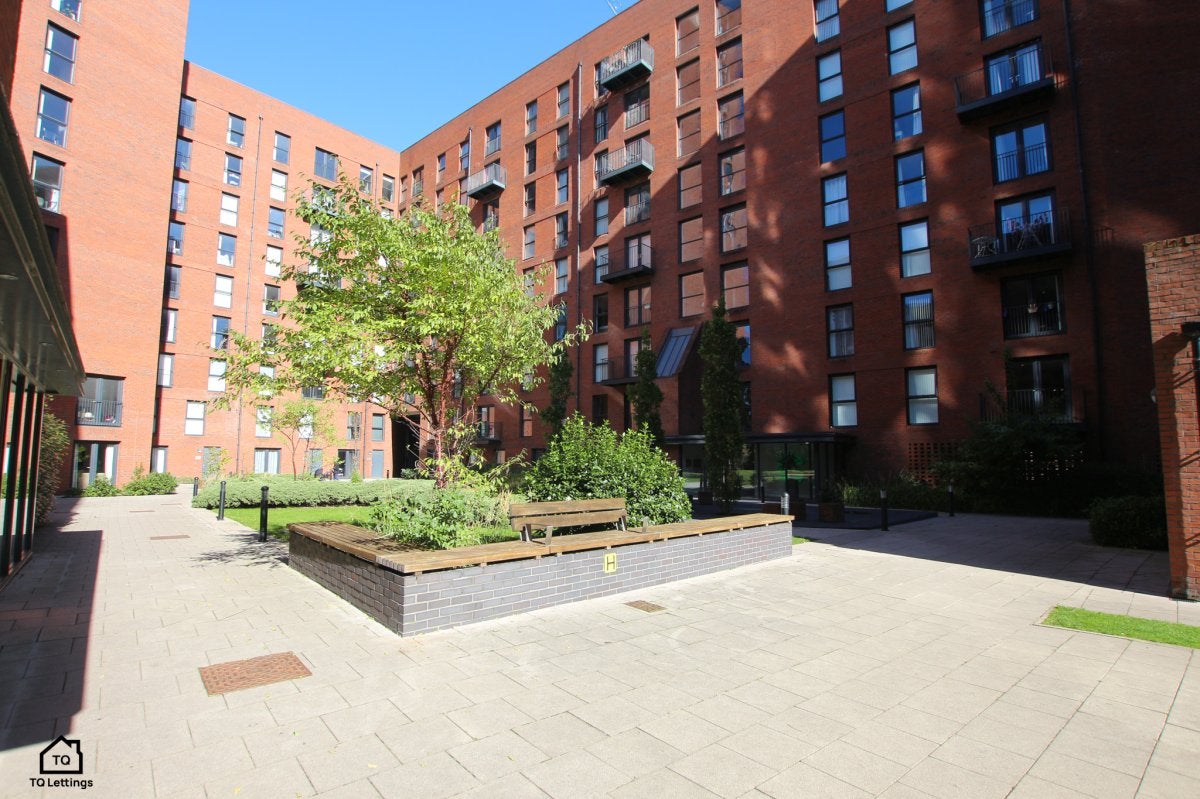 Flat Sillavan Way in Salford