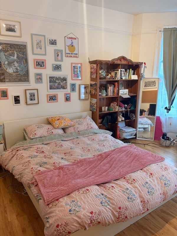Room Salusbury Road in Greater London