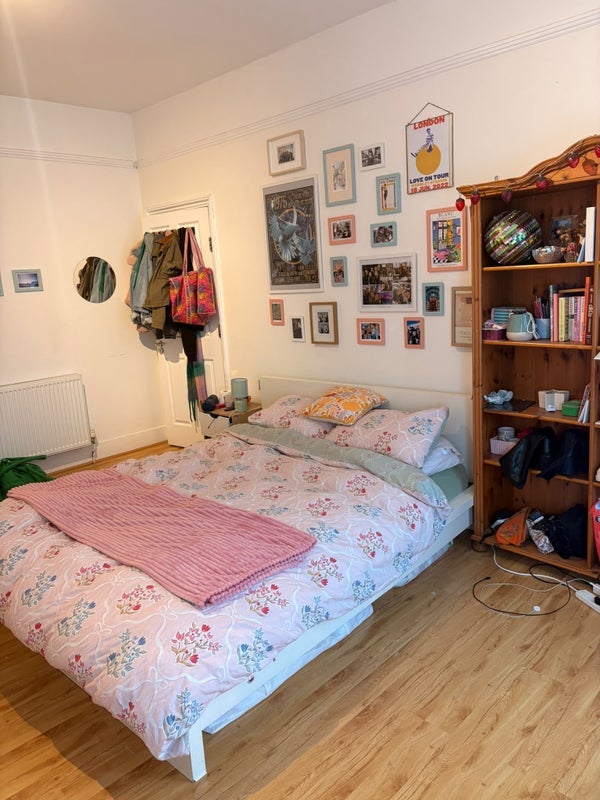 Room Salusbury Road in Greater London