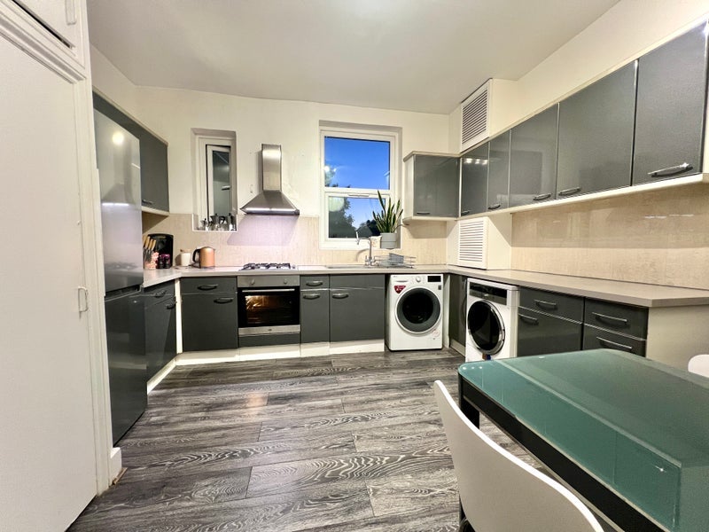 Room Salusbury Road in Greater London