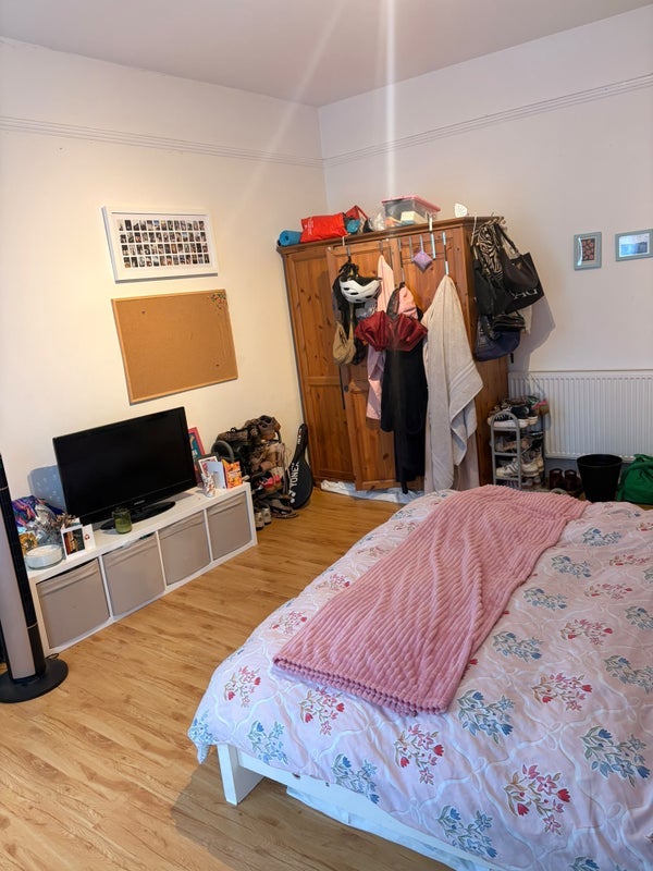 Room Salusbury Road in Greater London