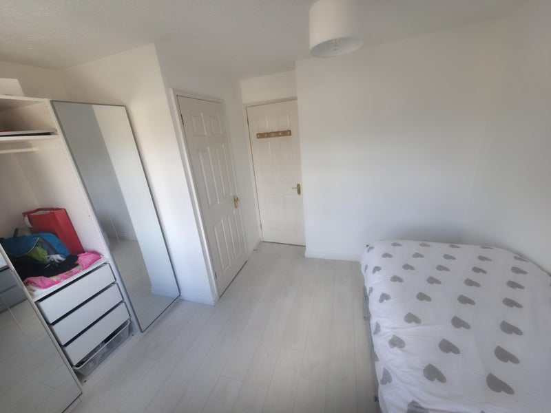 Room Ferrers Close in Slough