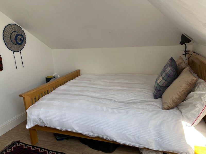 Room Mayes Road in Greater London