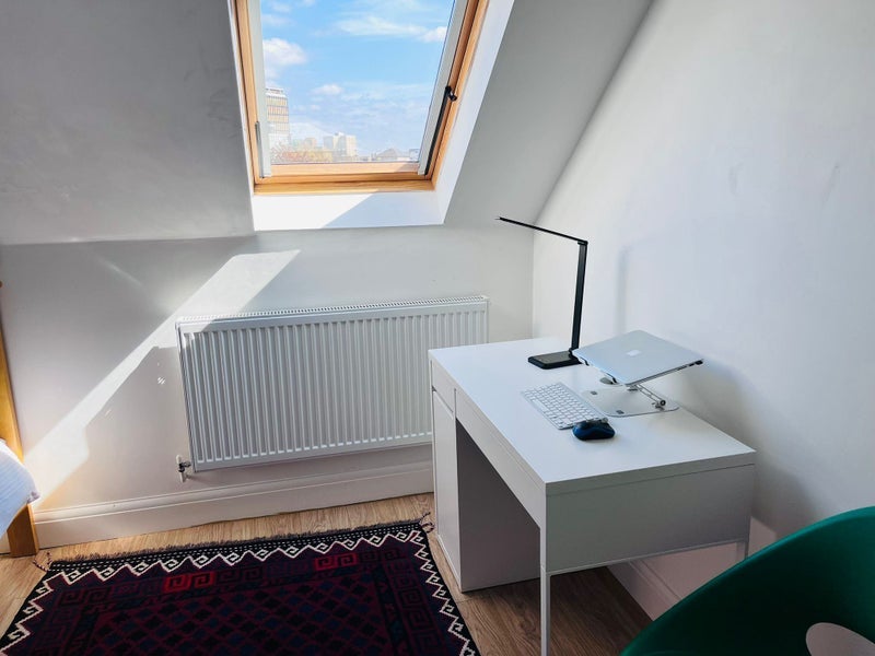 Room Mayes Road in Greater London
