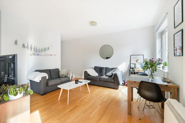 Flat Artichoke Hill in Greater London