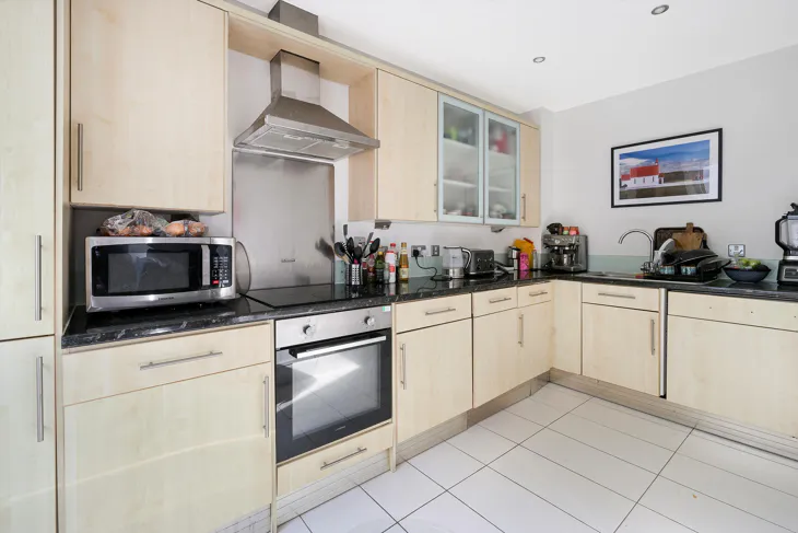 Flat Artichoke Hill in Greater London