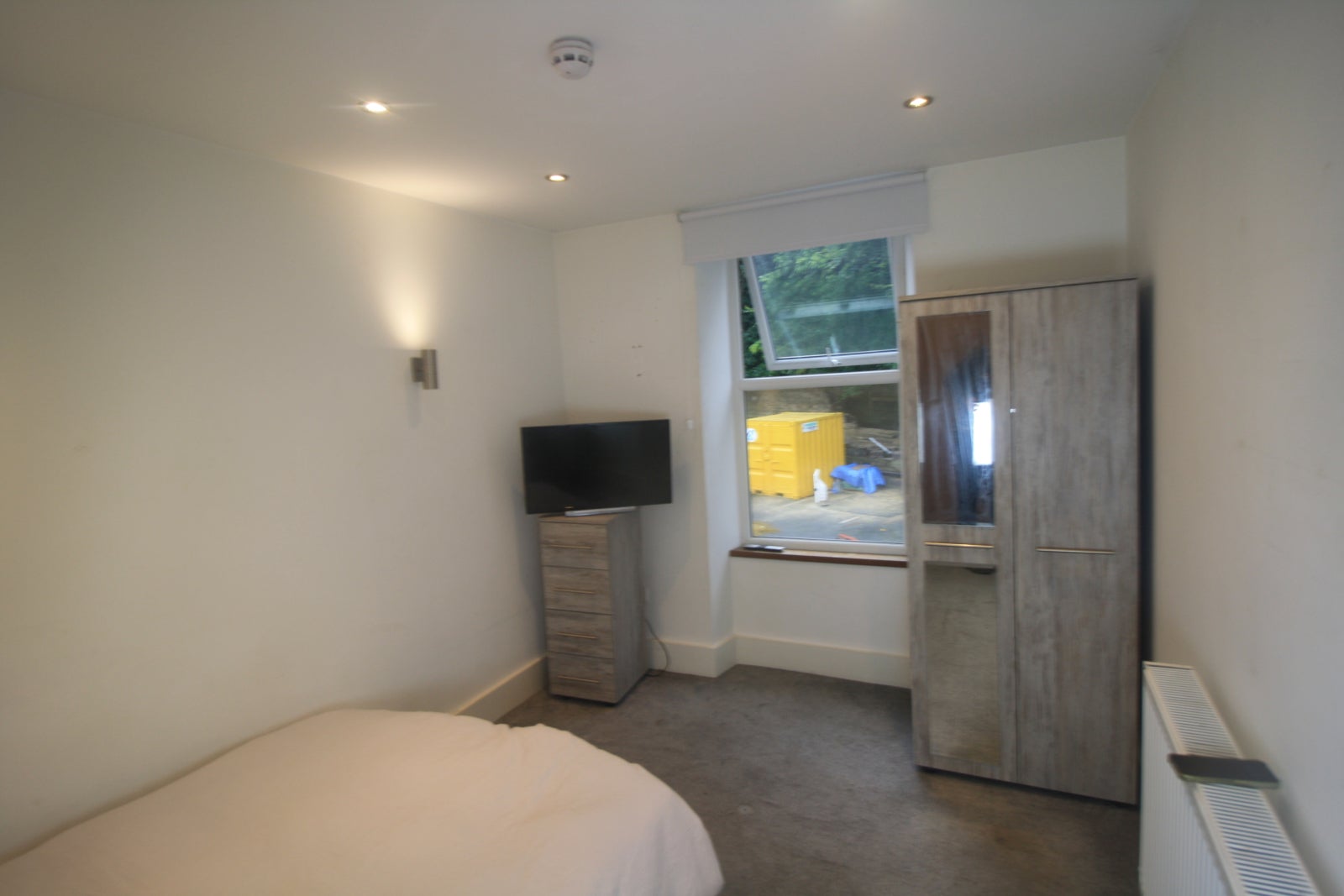Room Upper Town Street in Leeds
